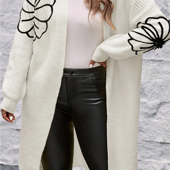 Soft & Cozy Black Flower Embroidered Cardigan Duster Cable Knit Off White NEW - Picture 3 of 15